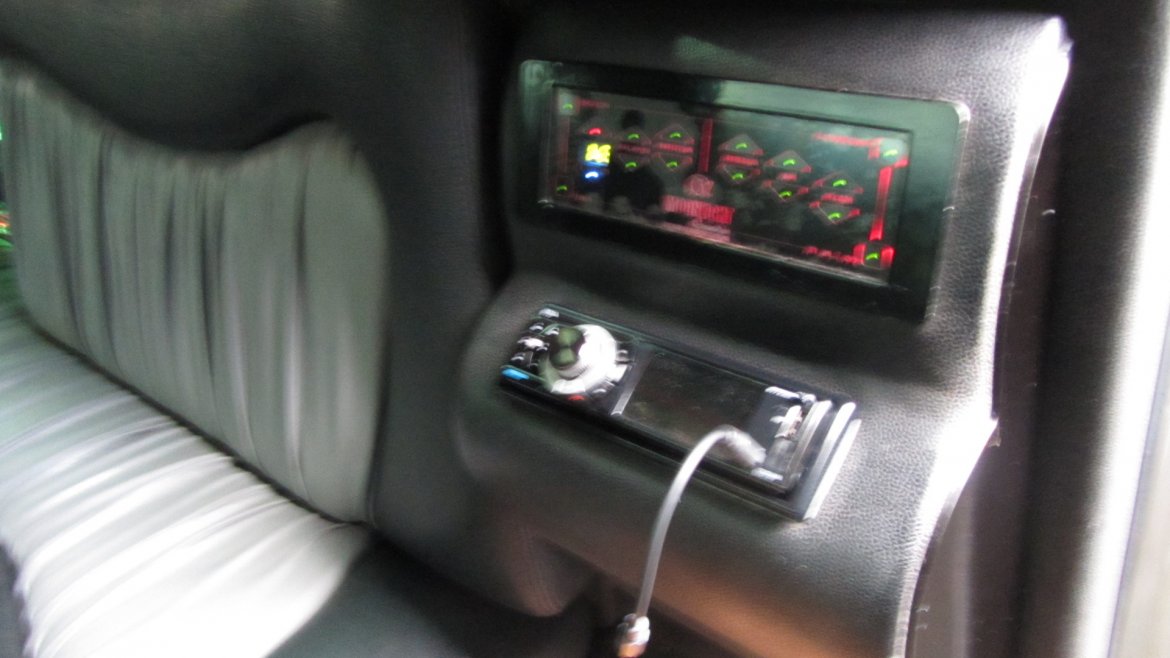 SUV Stretch for Sale in Commack, NY - Photo 13