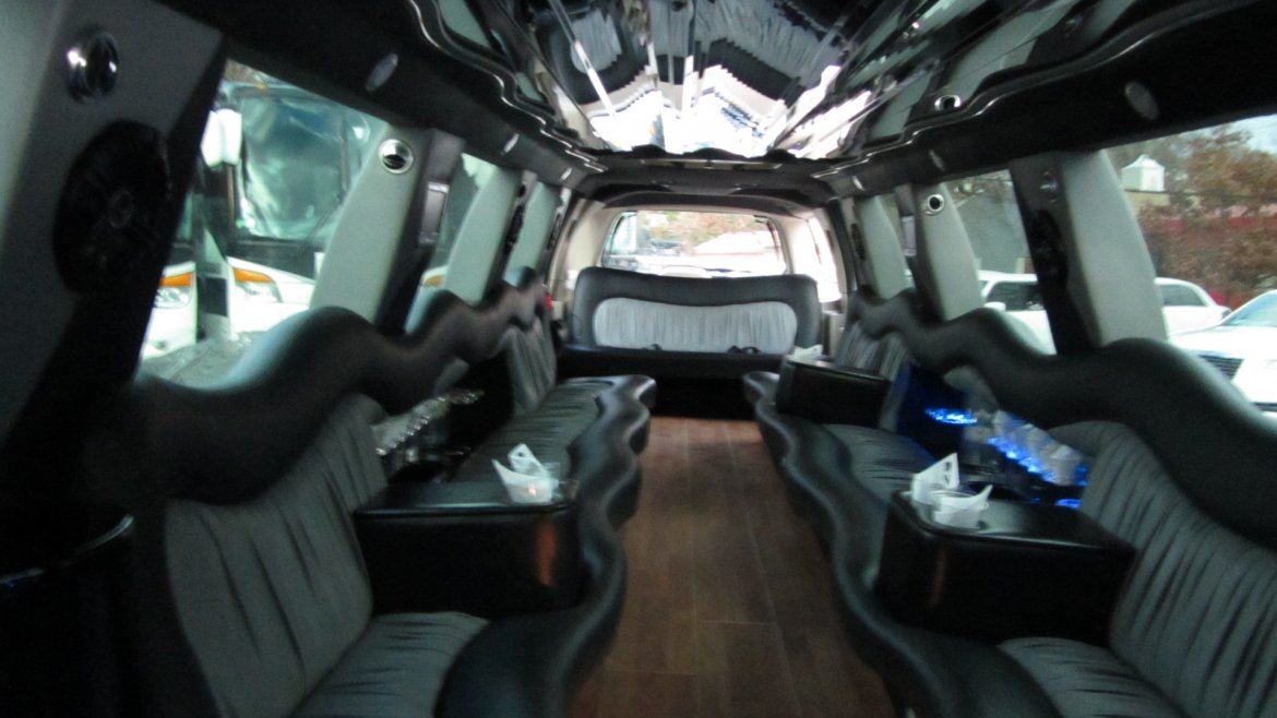 SUV Stretch for Sale in Commack, NY - Photo 17