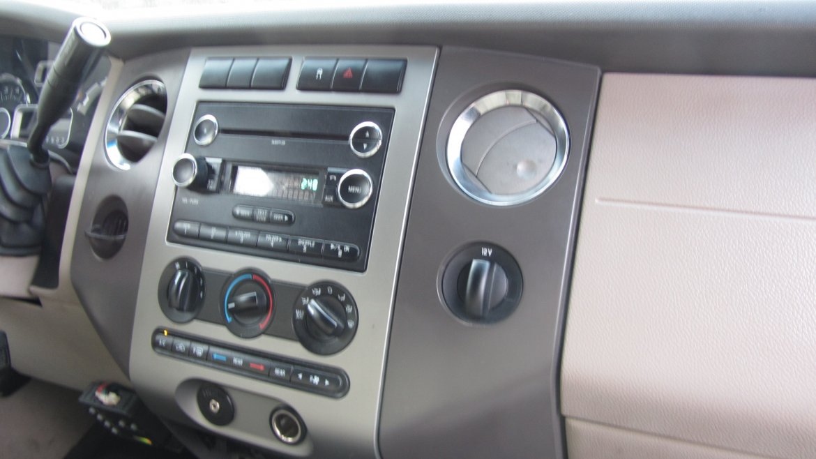 SUV Stretch for Sale in Commack, NY - Photo 18