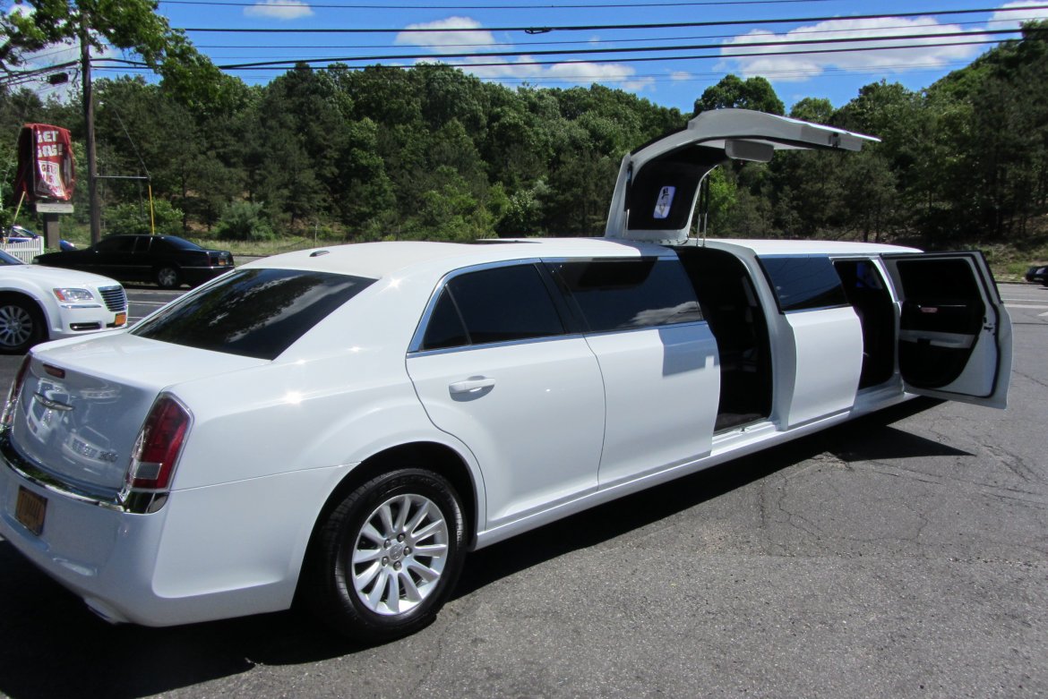 Limousine for sale: 2014 Chrysler 300 180&quot; by Moonlight