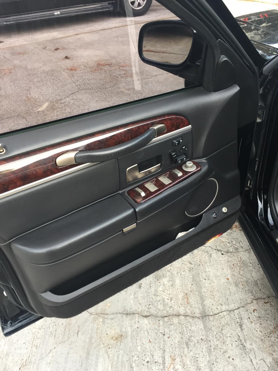 Photo of Sedan for sale: 2010 Lincoln Towncar