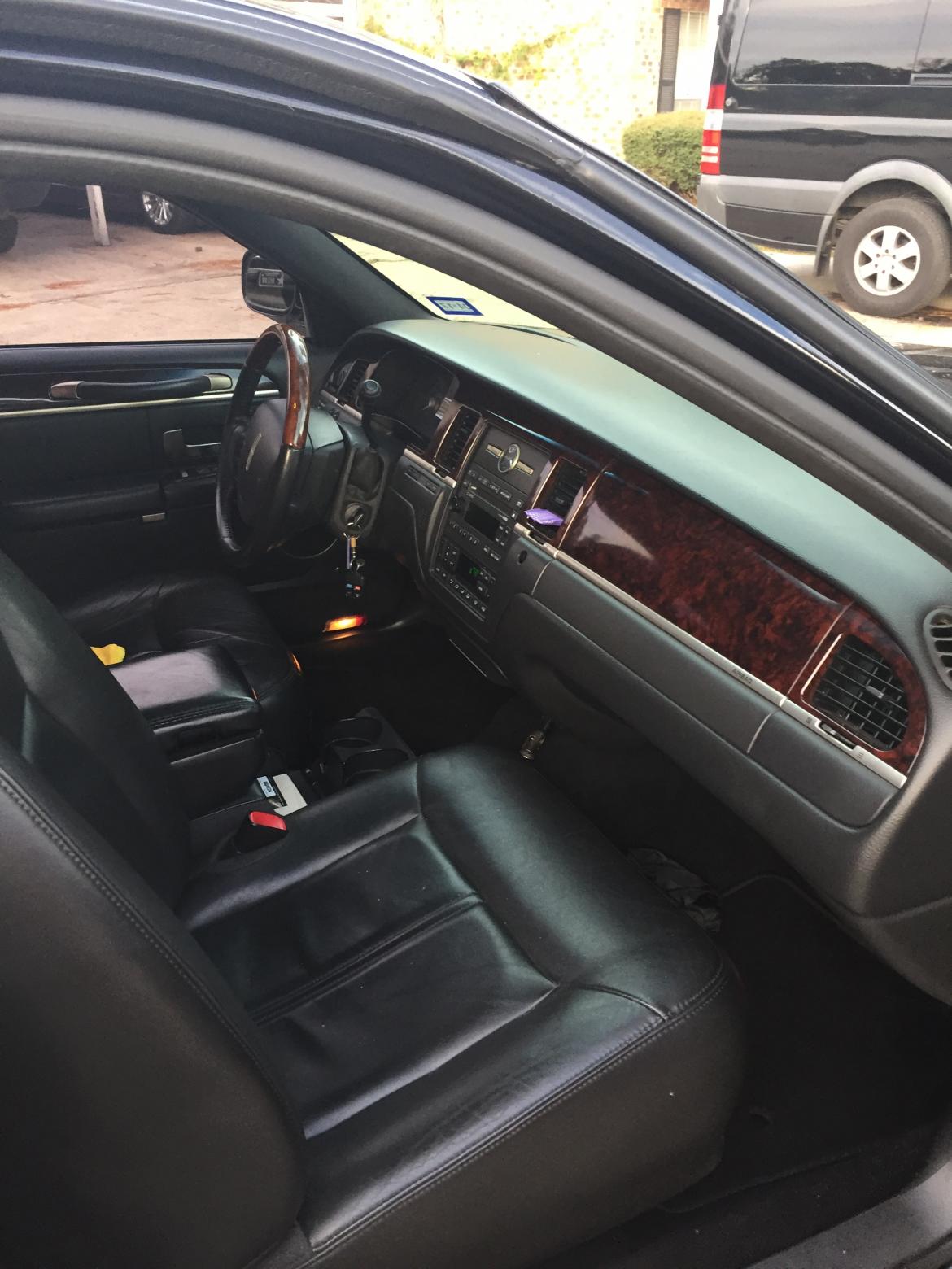 Photo of Sedan for sale: 2010 Lincoln Towncar