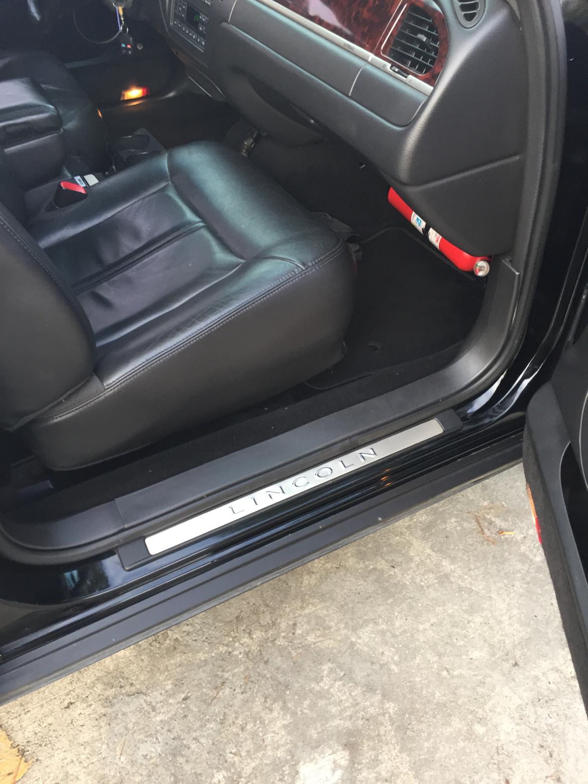 Photo of Sedan for sale: 2010 Lincoln Towncar