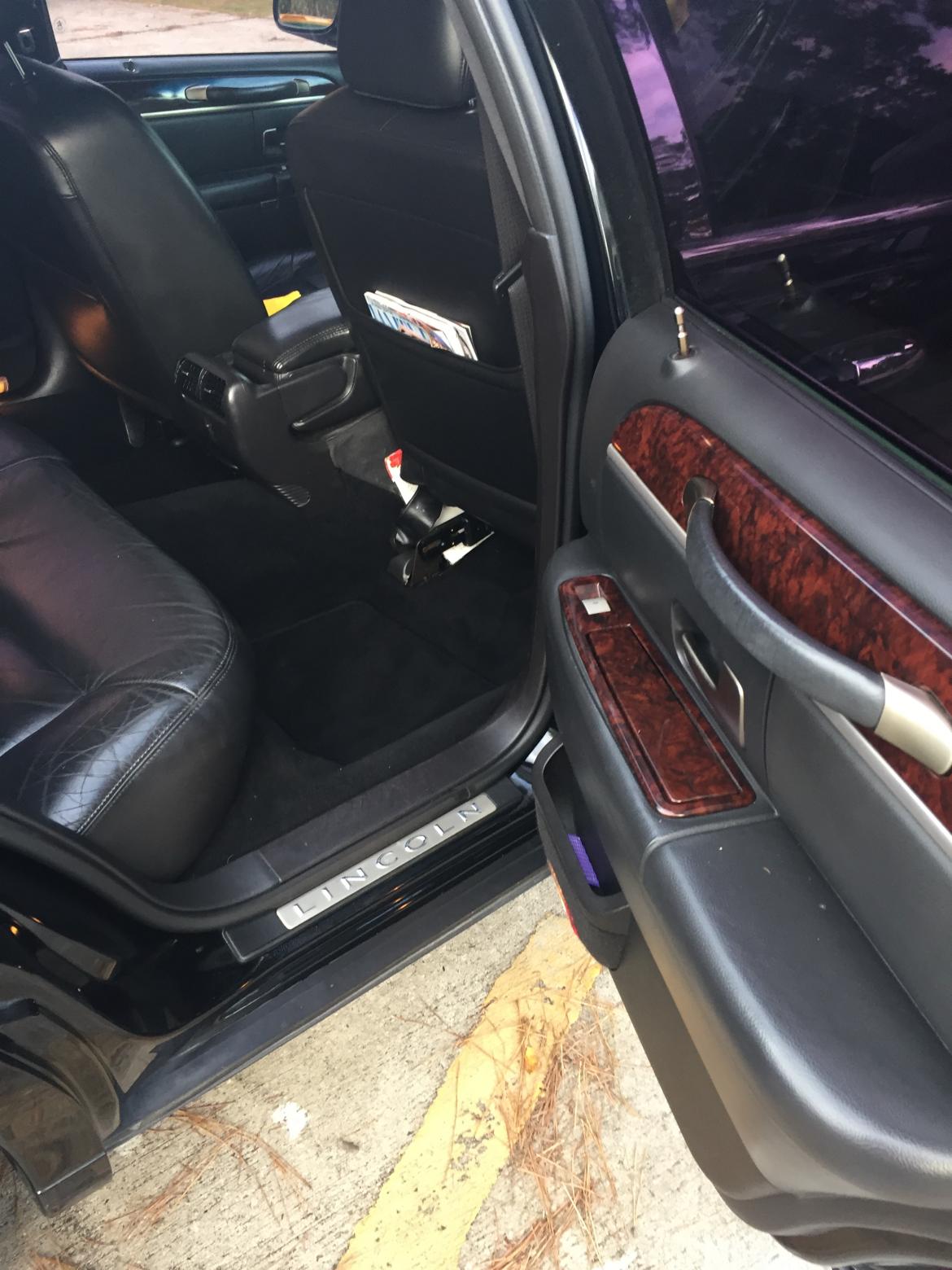 Photo of Sedan for sale: 2010 Lincoln Towncar