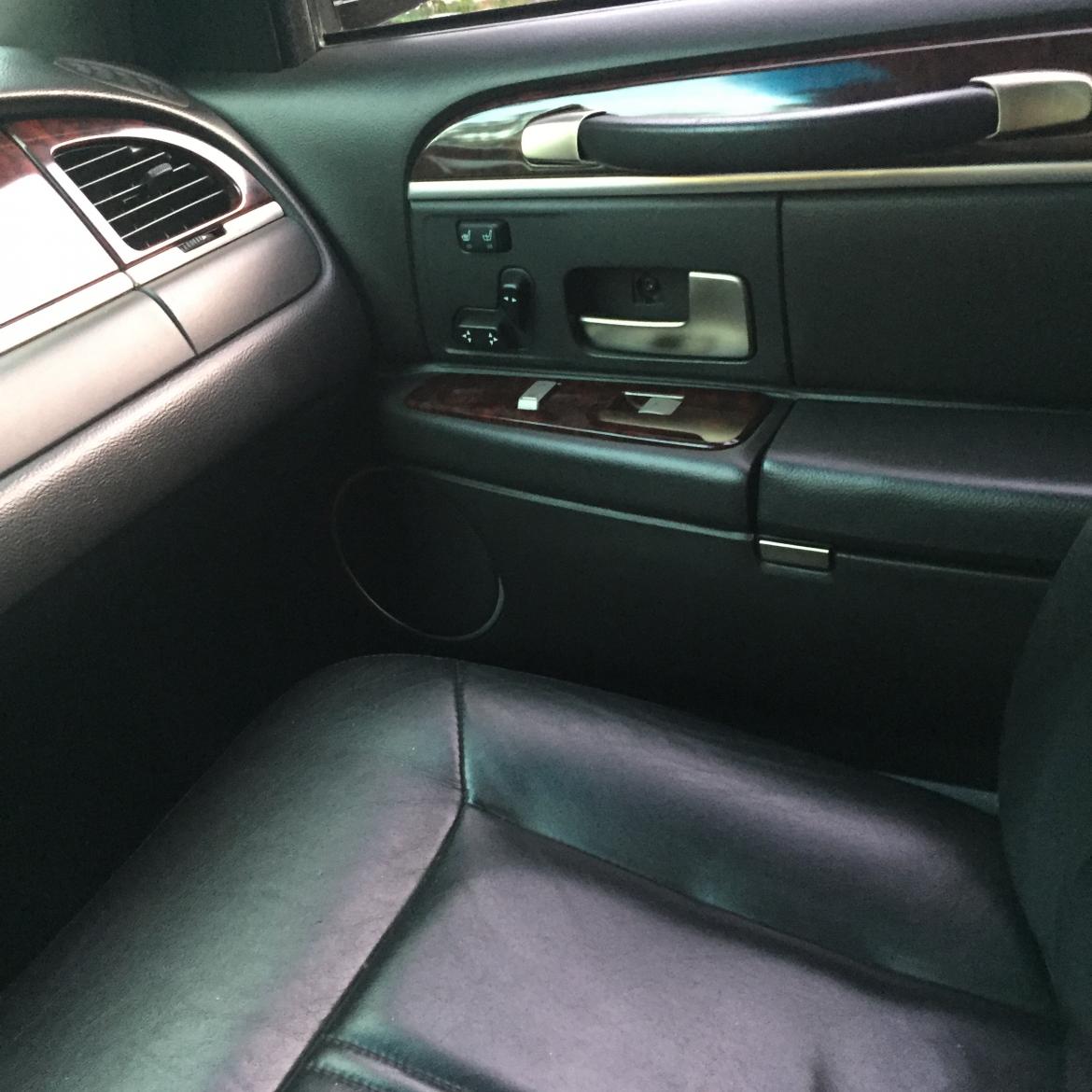 Photo of Sedan for sale: 2010 Lincoln Towncar