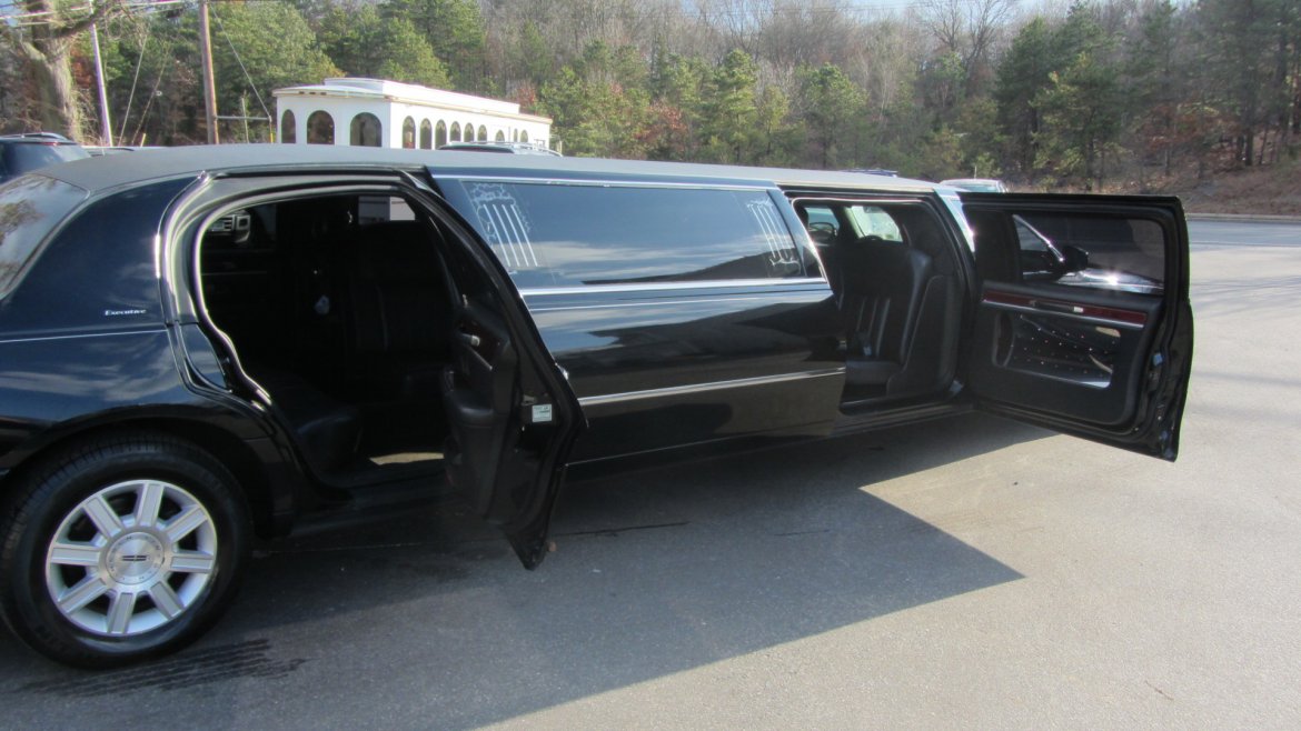 Limousine for Sale in Commack, NY - Photo 9