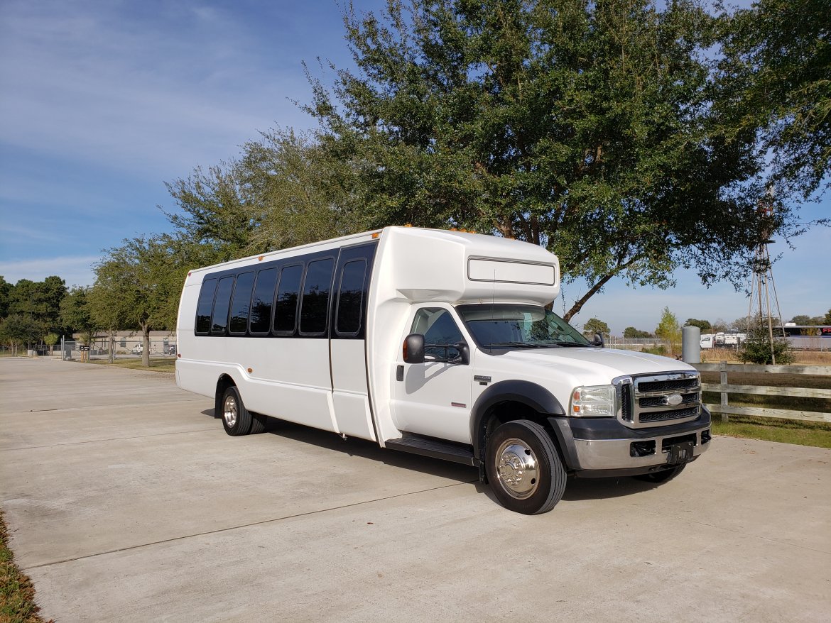 Limo Bus for sale: 2007 Ford F550 by Krystal Koach