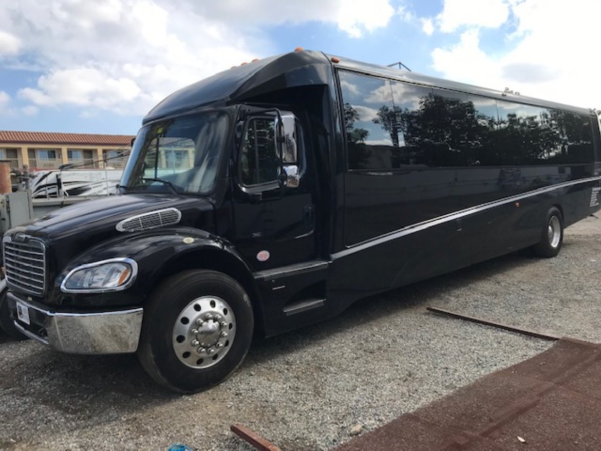 Executive Shuttle for Sale in Riverside, CA - Photo 3