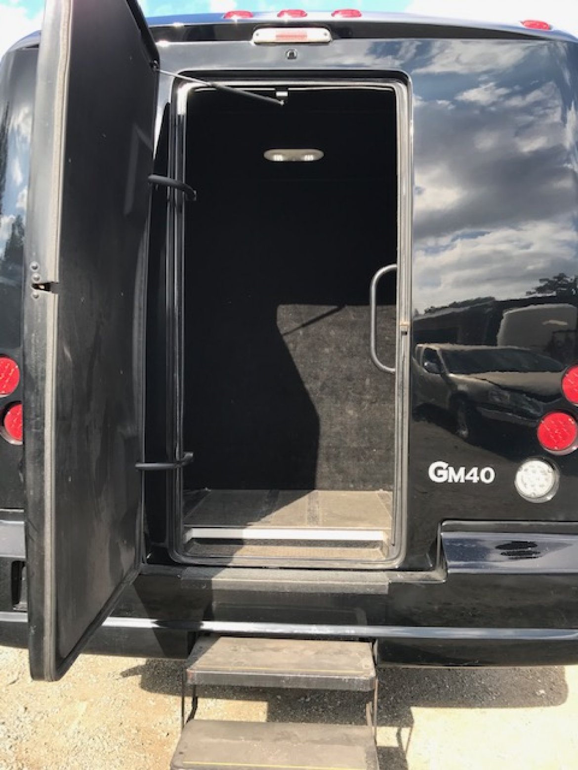 Executive Shuttle for Sale in Riverside, CA - Photo 7