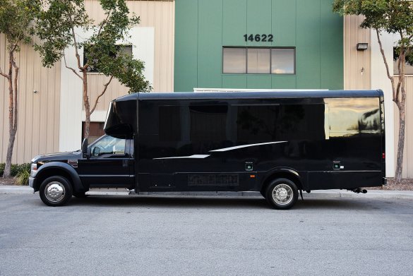2010 Ford F-550 Limo Bus for Sale in Fontana, CA - Photo 3