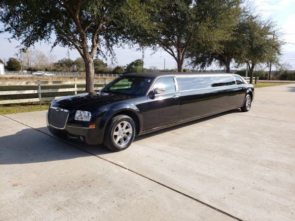 2006 Chrysler 300 Limousine for Sale in Houston, TX - Photo 3