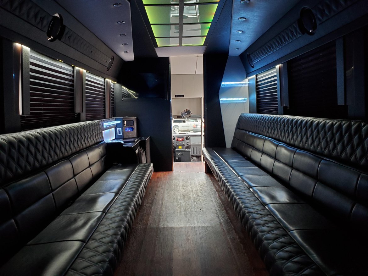 Limo Bus for Sale in Elyria, OH - Photo 8