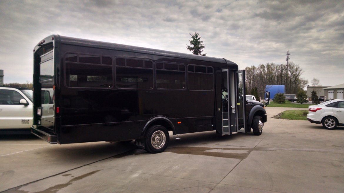 Limo Bus for Sale in Elyria, OH - Photo 5