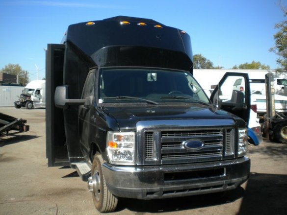 2011 Ford Tiffany Coach F450 Limo Bus for Sale in Detroit, MI - Photo 3