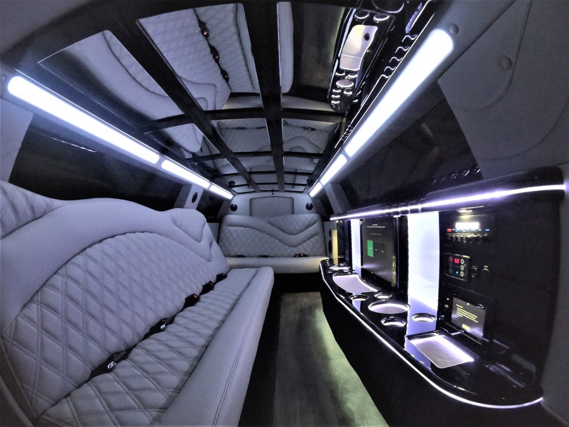 Limousine for Sale in springfield, MO - Photo 4