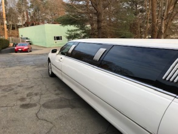 2006 Lincoln Town Car Limousine for Sale in Hingham, MA - Photo 3