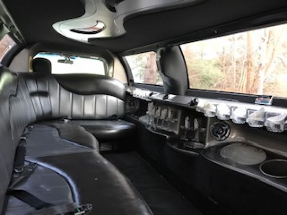 2006 Lincoln Town Car Limousine for Sale in Hingham, MA - Photo 2