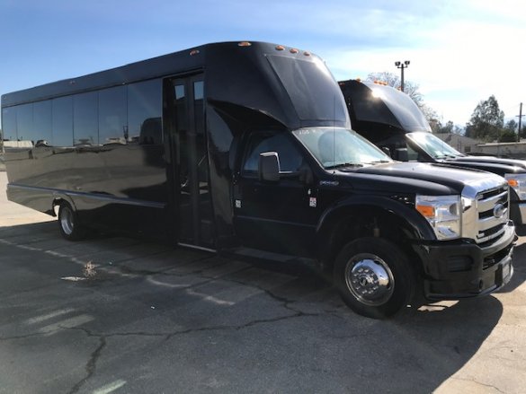 2015 Ford F550 Executive Shuttle for Sale in Riverside, CA - Photo 2