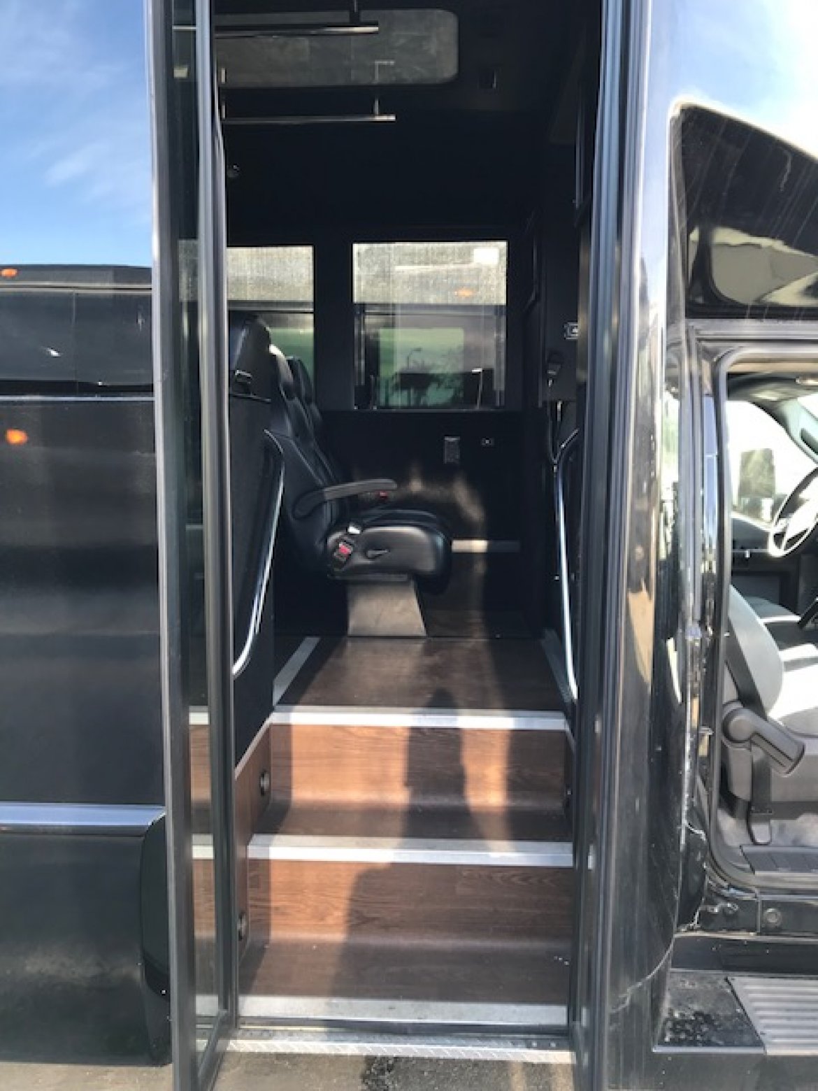 Executive Shuttle for Sale in Riverside, CA - Photo 9