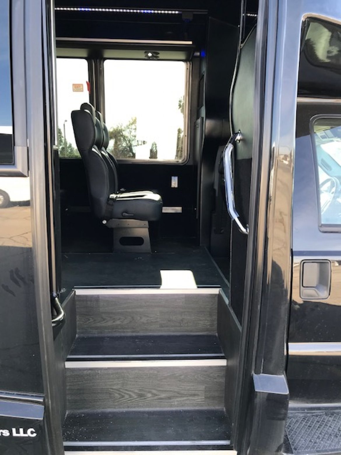 Executive Shuttle for Sale in Riverside, CA - Photo 11