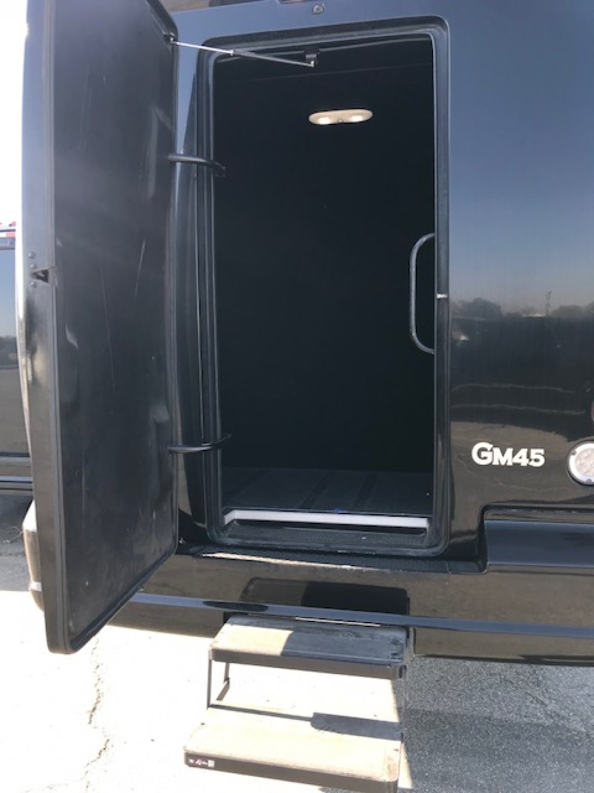 Executive Shuttle for Sale in Riverside, CA - Photo 7