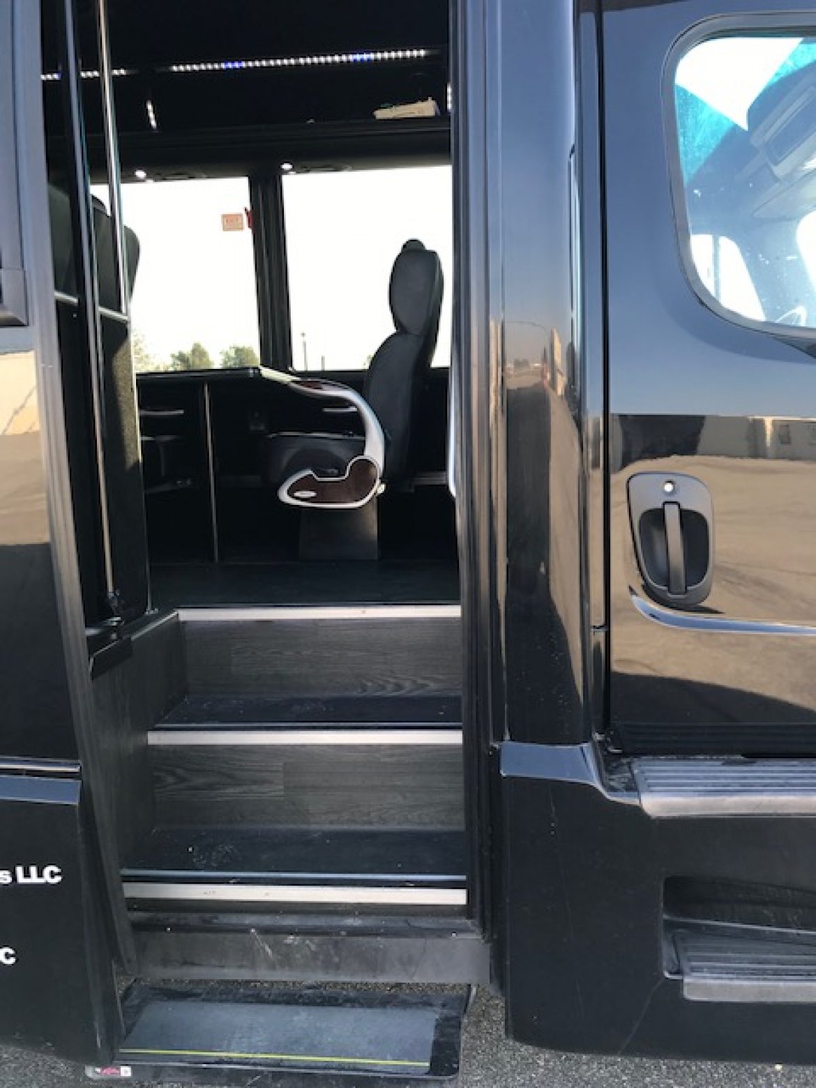 Executive Shuttle for Sale in Riverside, CA - Photo 25