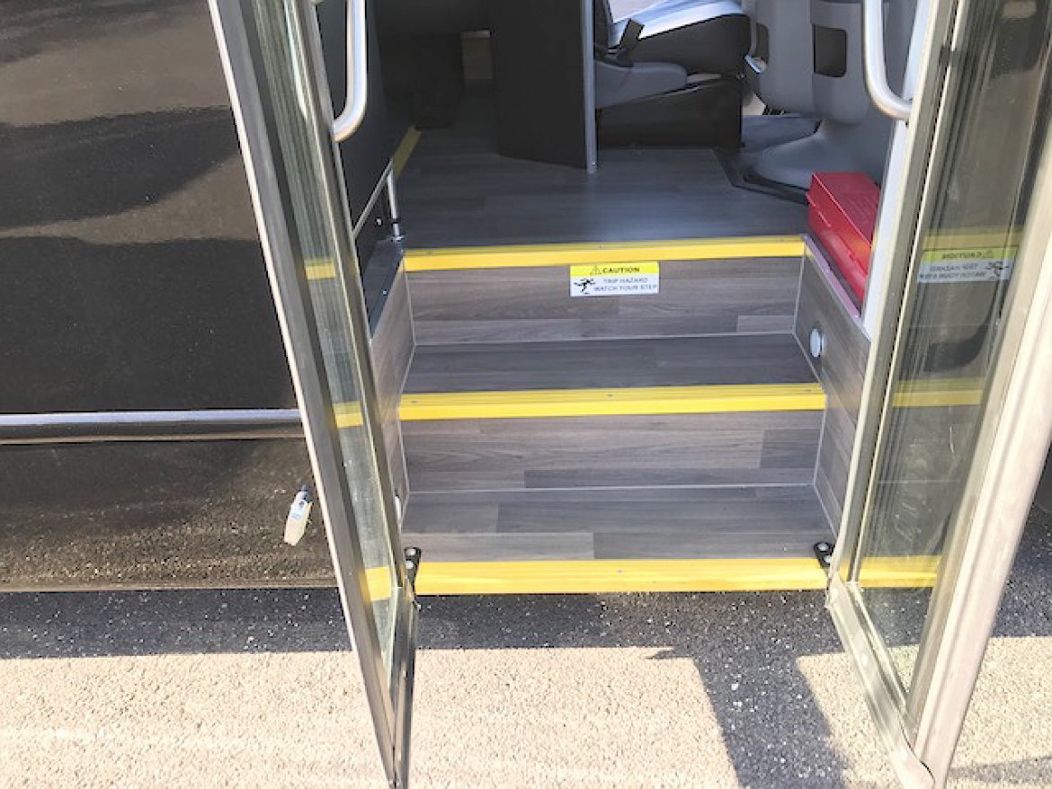 Limo Bus for Sale in Oaklyn, NJ - Photo 15