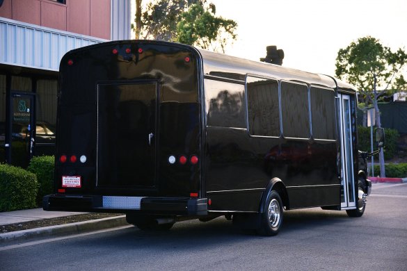 2008 Chevrolet 3500 Limo Bus for Sale in Fontana, CA - Photo 3