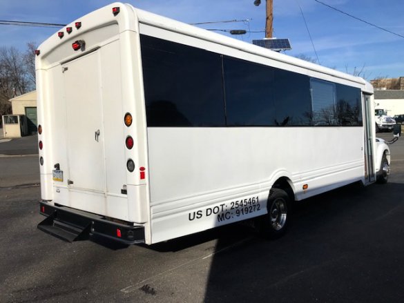 2013 Ford F-550 Executive Shuttle for Sale in Oaklyn, NJ - Photo 2