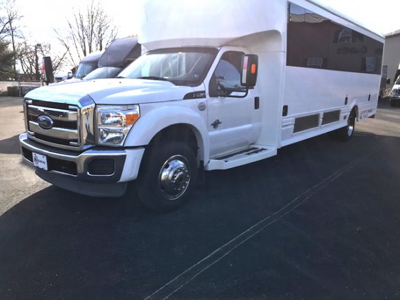 2013 Ford F-550 Executive Shuttle for Sale in Oaklyn, NJ - Photo 3