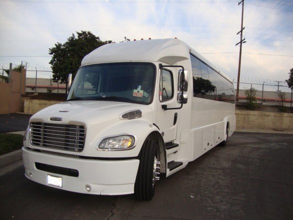 2018 Freightliner M2 E40 Shuttle Bus for Sale in Carson, CA - Photo 2