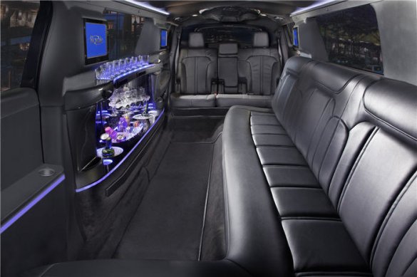 2018 Lincoln MKT 120 4 Door Limousine for Sale in Haverhill, MA - Photo 2