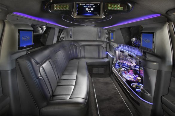 2018 Lincoln MKT 120 4 Door Limousine for Sale in Haverhill, MA - Main Photo