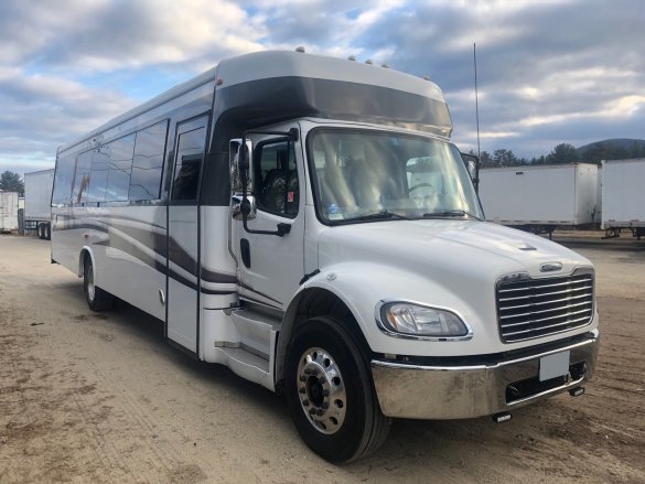 2014 Freightliner M2 Executive Shuttle for Sale in Riverside, CA - Photo 2