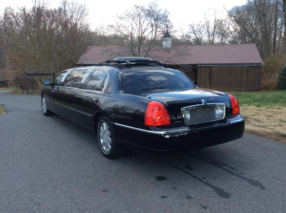 2005 Lincoln Town car Limousine for Sale in Bordentown , NJ - Photo 3