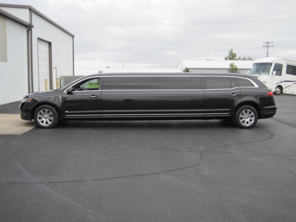 2013 Lincoln MKT 120" Limousine for Sale in Ozark, MO - Photo 2
