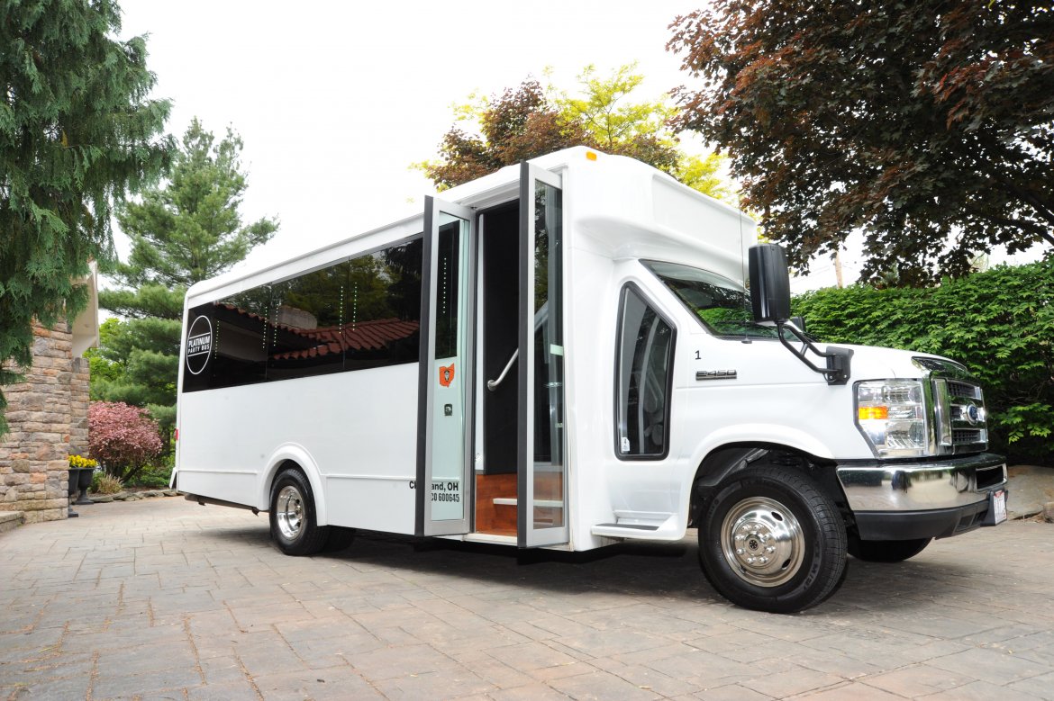 Limo Bus for Sale in cleveland, OH - Photo 4