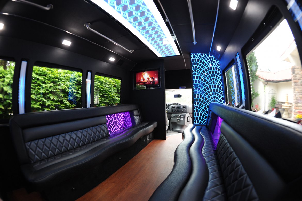 Limo Bus for Sale in cleveland, OH - Photo 7