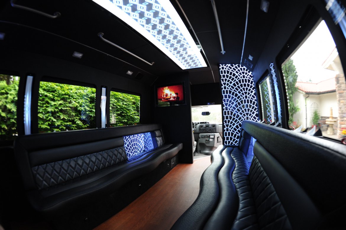 Limo Bus for Sale in cleveland, OH - Photo 9