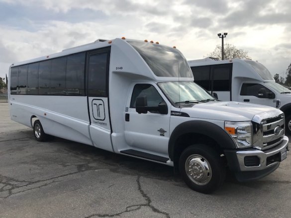 2016 Ford F550 Executive Shuttle for Sale in Riverside, CA - Photo 3