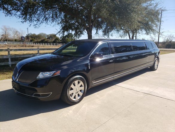 2015 Lincoln MKT Limousine for Sale in Houston, TX - Photo 3