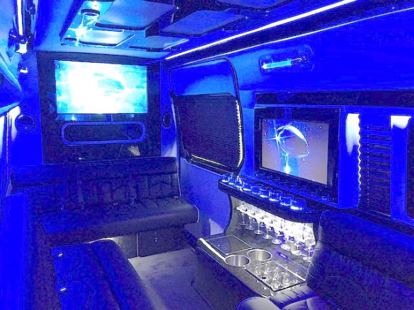 2018 Mercedes-Benz 3500 Sprinter for Sale in Oaklyn, NJ - Photo 3