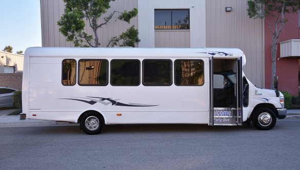 2013 Ford E-450 Limo Bus for Sale in Fontana, CA - Photo 2