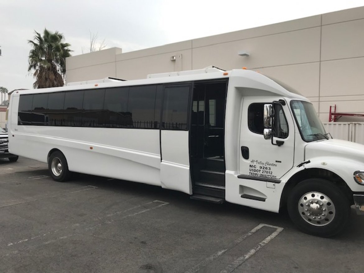 Executive Shuttle for Sale in Riverside, CA - Photo 4