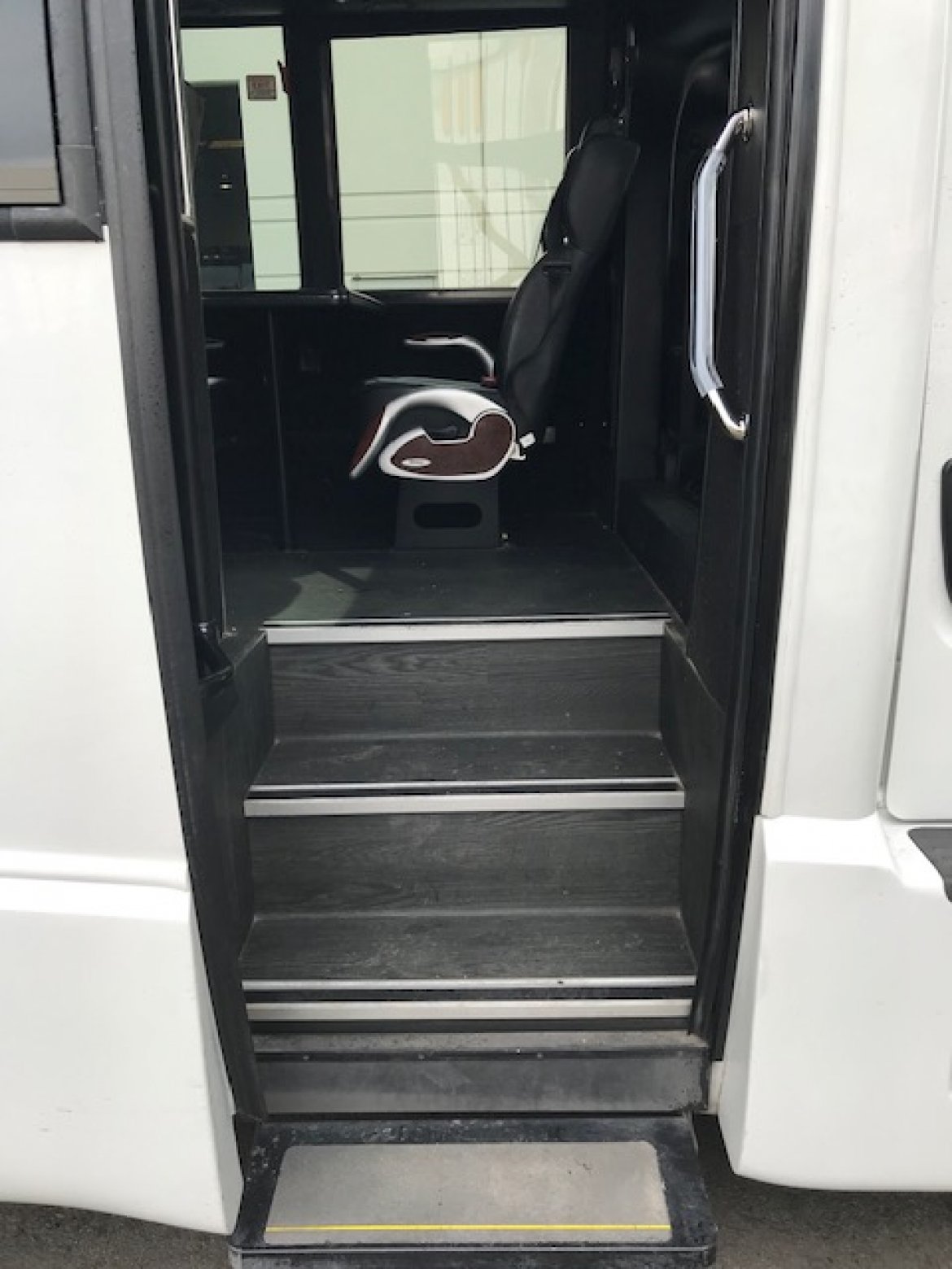 Executive Shuttle for Sale in Riverside, CA - Photo 6