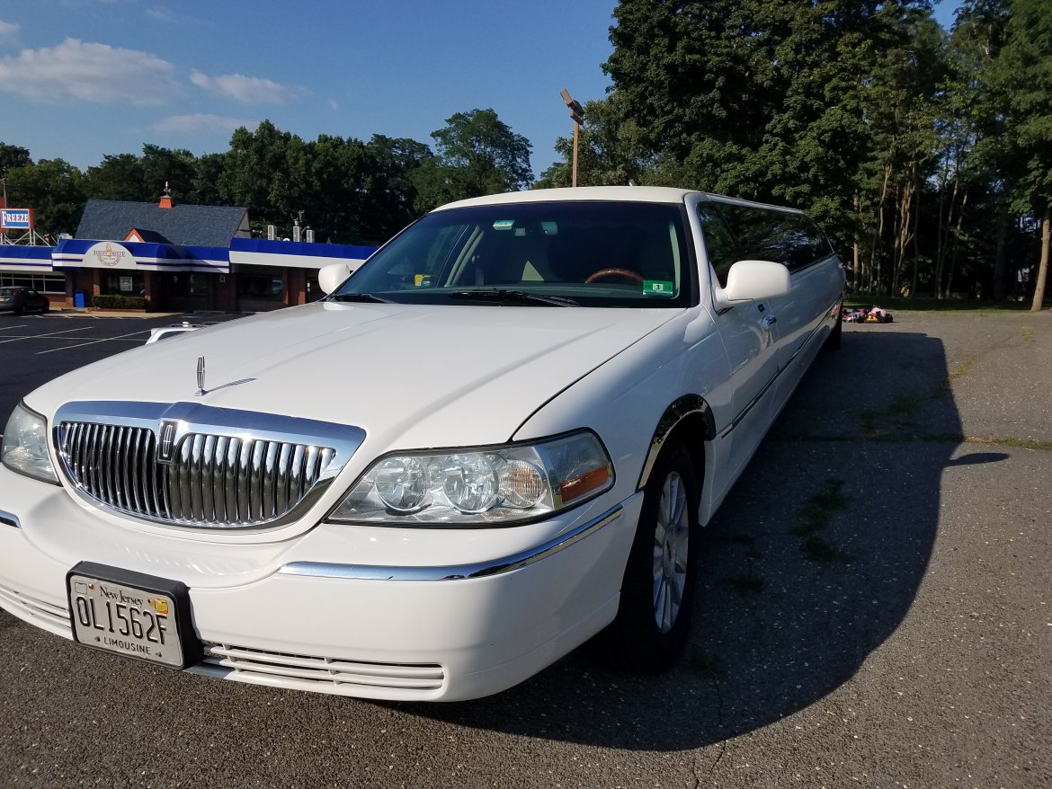 Used 2009 Lincoln Town Car for sale WS11904 We Sell Limos
