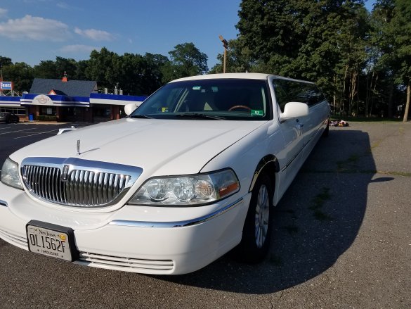 2009 Lincoln Town Car Limousine for Sale in Freehold, NJ - Photo 2