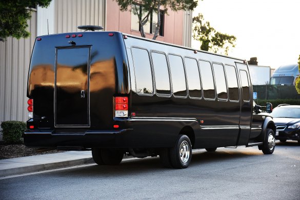2007 Ford F-550 Limo Bus for Sale in Fontana, CA - Photo 3