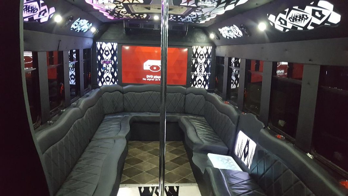 Limo Bus for Sale in Ravenna, OH - Photo 11