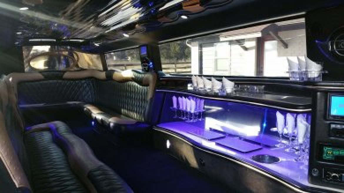 SUV Stretch for Sale in Cypress, TX - Photo 16